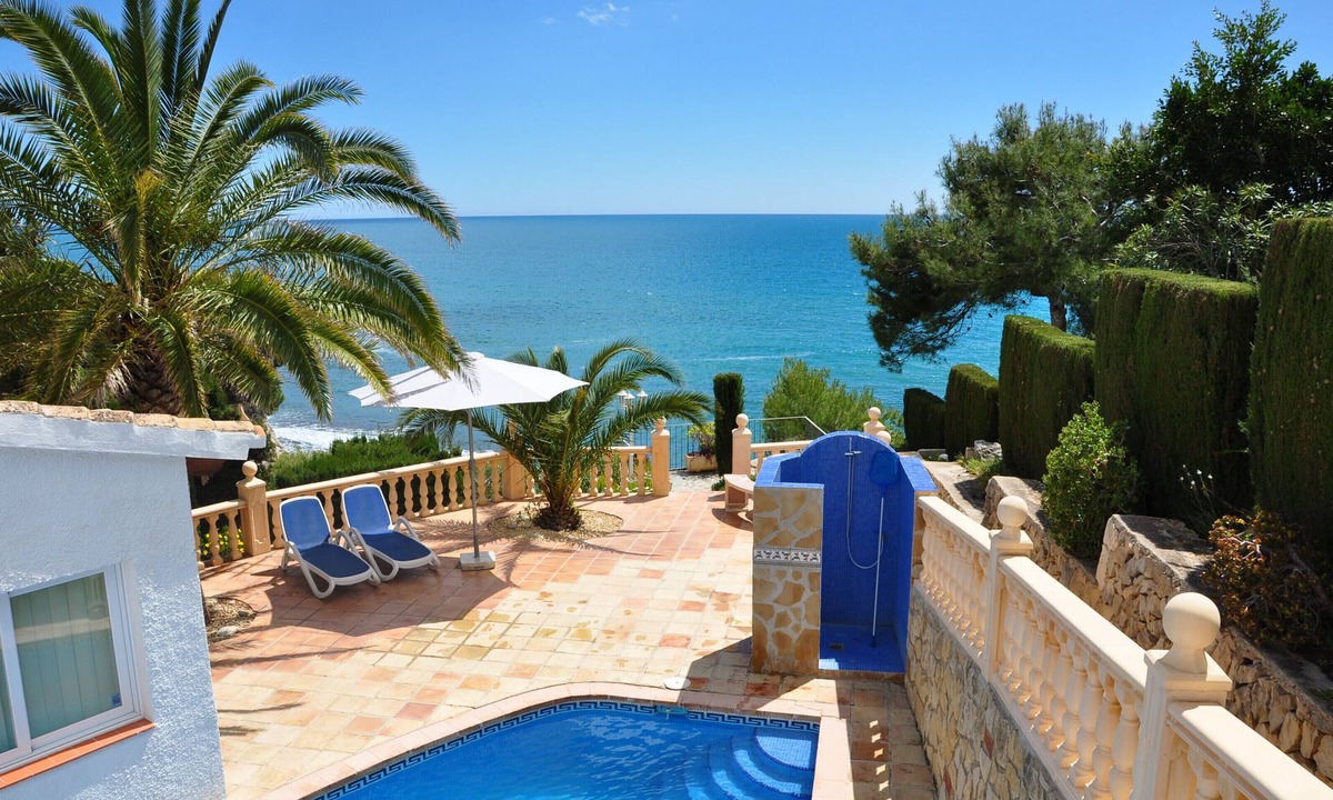 La Llobella Villa | In first sea line with priavate access to the beach, pool and tennis court
