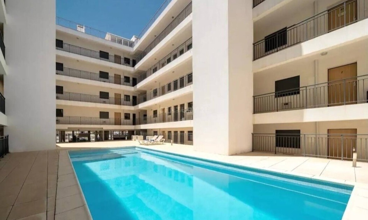 Olhao Apartment | In the centre of Olhão, Parking, Pool, BBQ, A/C, 3 min walk from the Pier