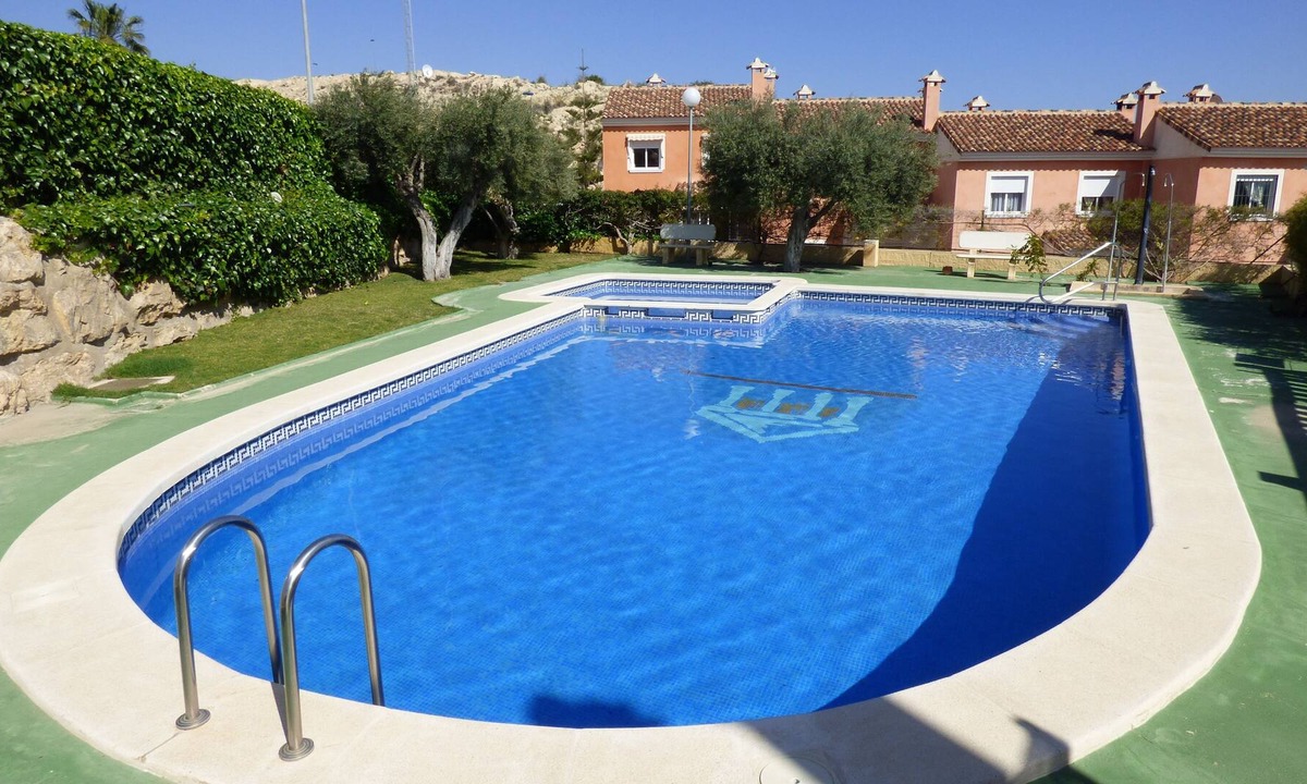 Hoya de los Patos Ski Chalet | IT TAKES THE SUN ALL YEAR ROUND.