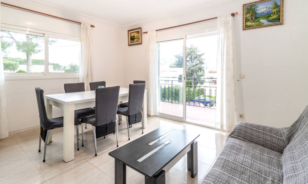 Llanca Apartment | La Farella 60 - Apartment with balcony