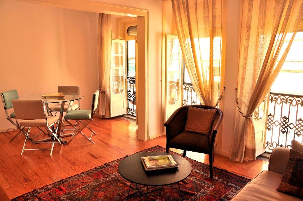 Lisbon Old Town Apartment | Lapa Chic Apartment by be@home