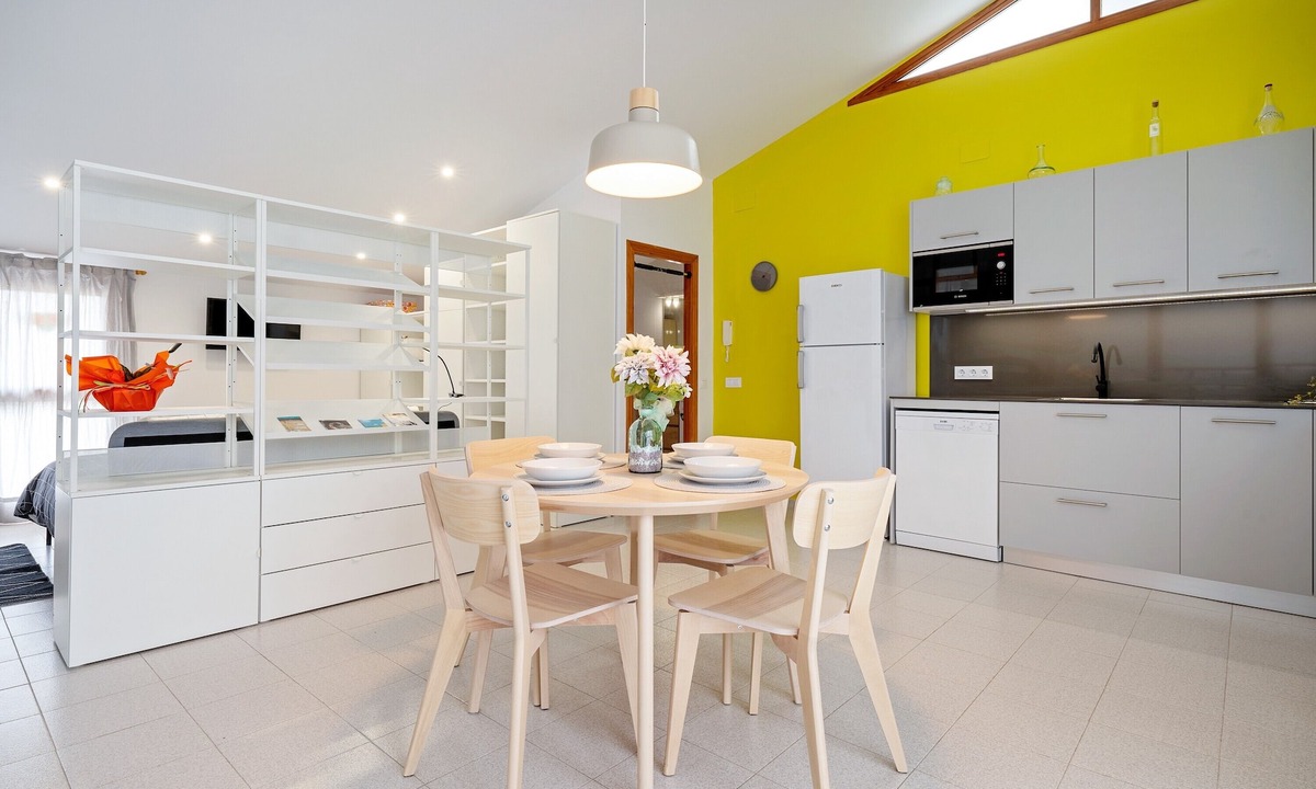 Bellvey Apartment | ‘Loft El Til-ler’ Apartment with Private Terrace and Wi-Fi