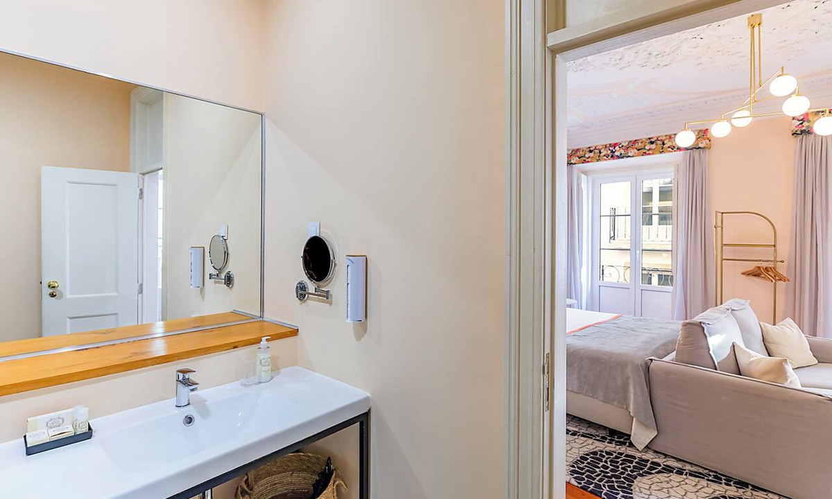 Encarnacao House | LR Guest House