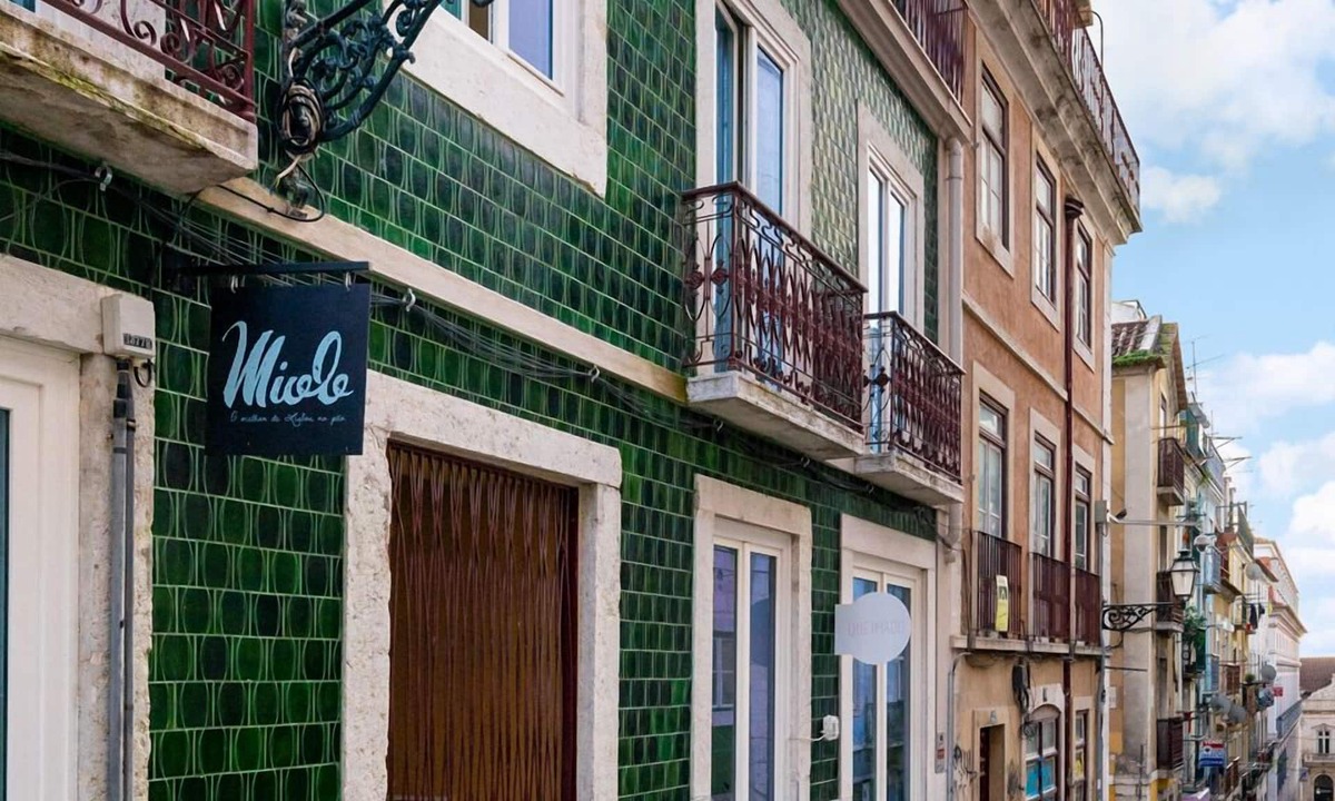 Bairro Alto Apartment | LS48 Prime Location Upscale Apartment