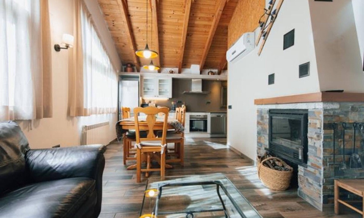 Montardit de Baix Apartment | Luxury 3-bedroom apartment in Montardit de Baix
