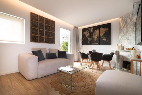 Dreta de l'Eixample Apartment | Luxury Penthouse with Jacuzzi & Large Terraces by Passeig de Gràcia