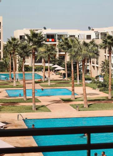 Plage des Nations Apartment | Magnifique appartement familial a Prestigia offrant une vue panoramique exceptionnelle sur trois piscines Idealement situe a seulement 5 minutes a pied de la Plage des Nations et a 20 minutes en voiture de Rabat et 15 minutes de l aeroport