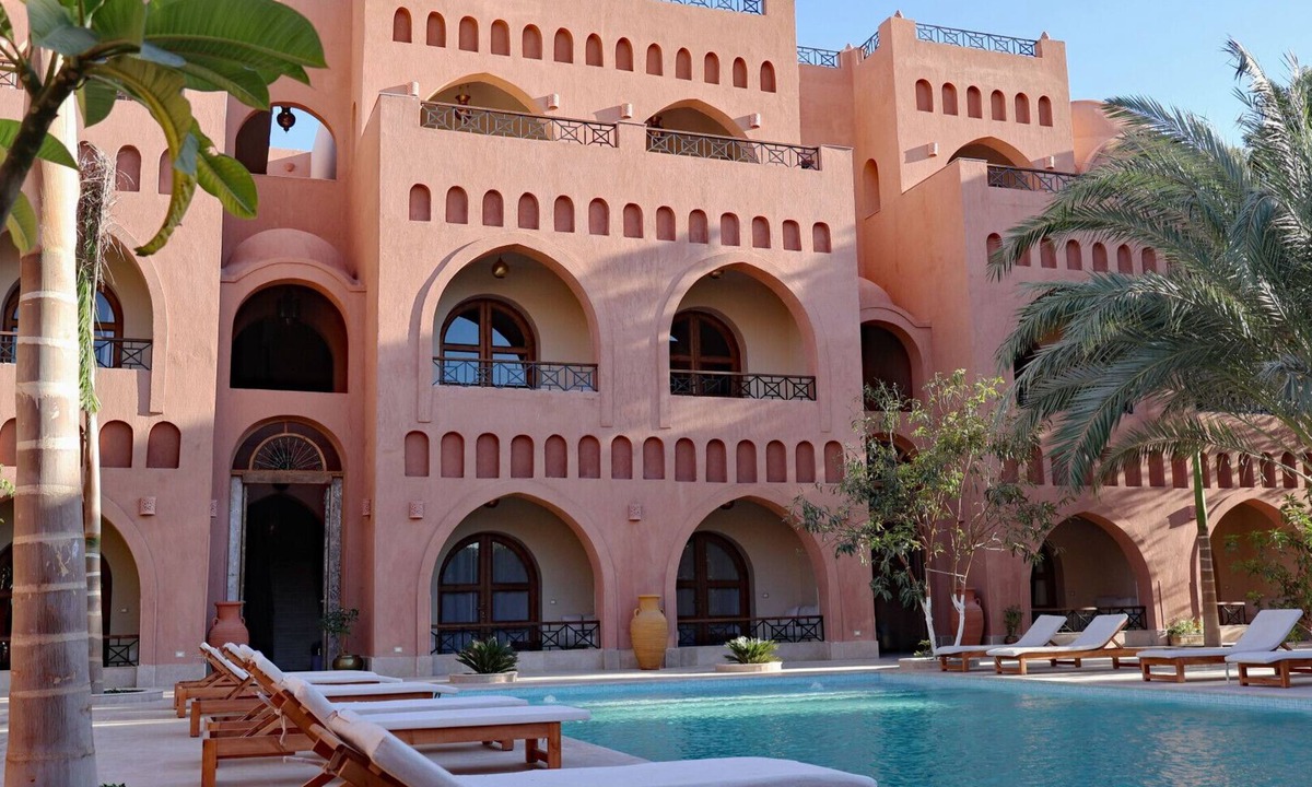 Luxor Hotel | Malkata House - 32 ppl - Desert Oasis: Pool & Dine