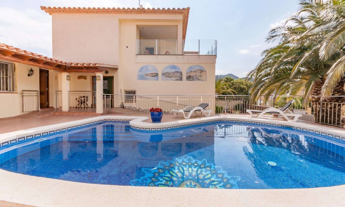 El Mas Fumats Villa | Modern Villa near Beaches