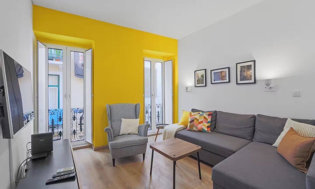 Sao Paulo Condo | Newly Renovated! 1BR/1BA flat in Old Lisbon