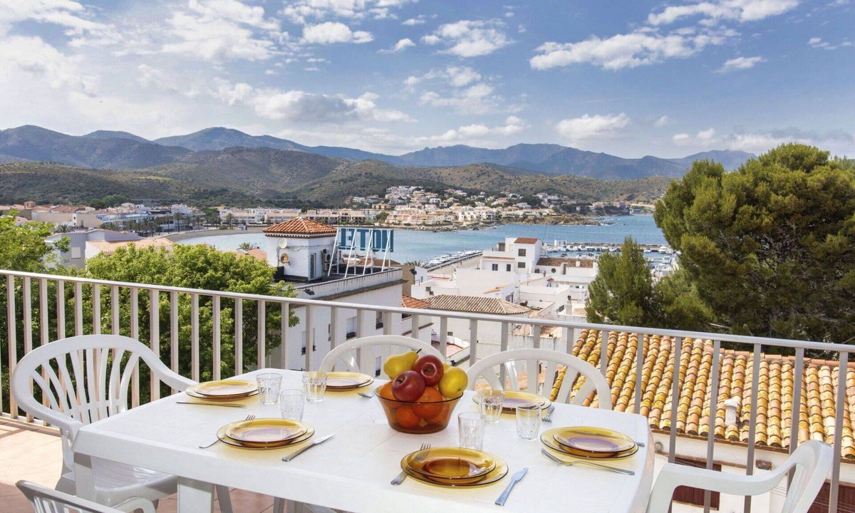 Llanca Apartment | Nice apartment for 5 guests with WIFI, TV and terrace