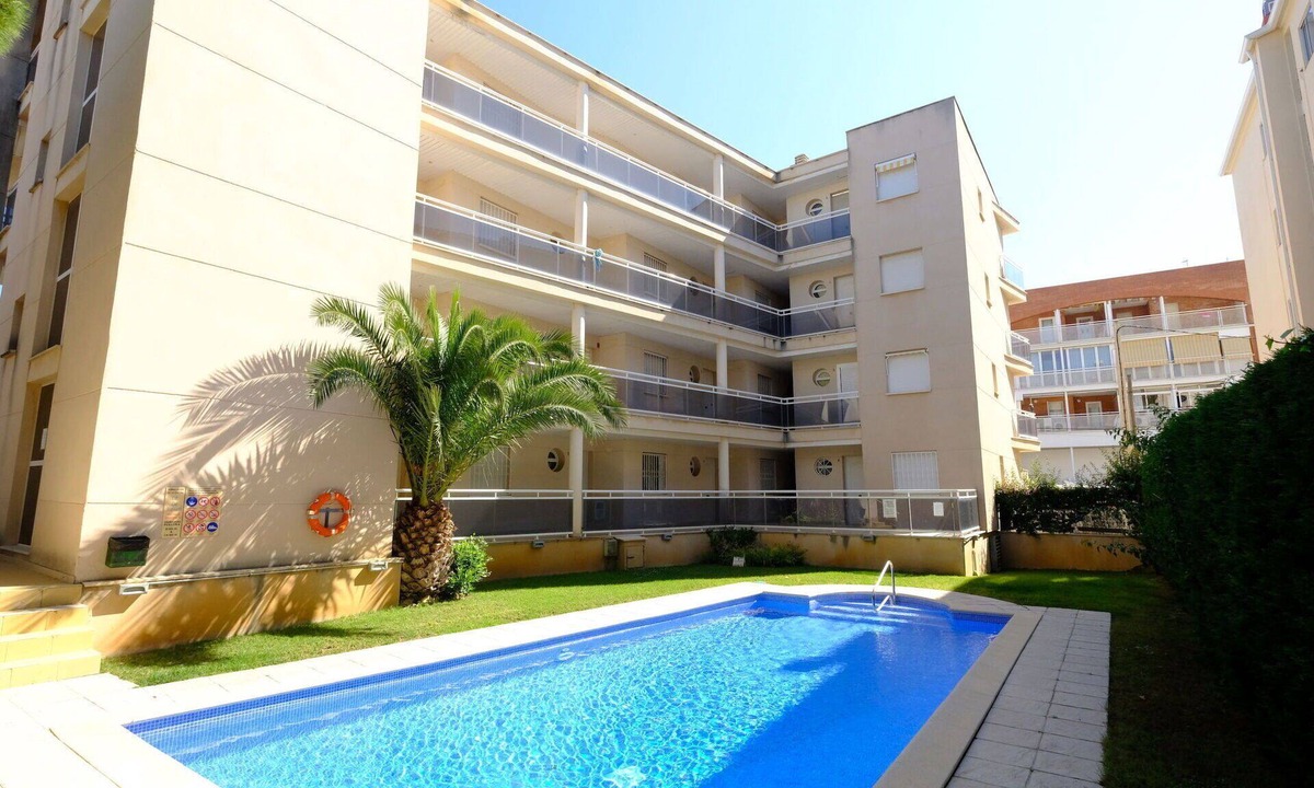 L'Hospitalet de l'Infant Apartment | Nice apartment for 5 people with pool, A/C, TV, balcony and pets allowed
