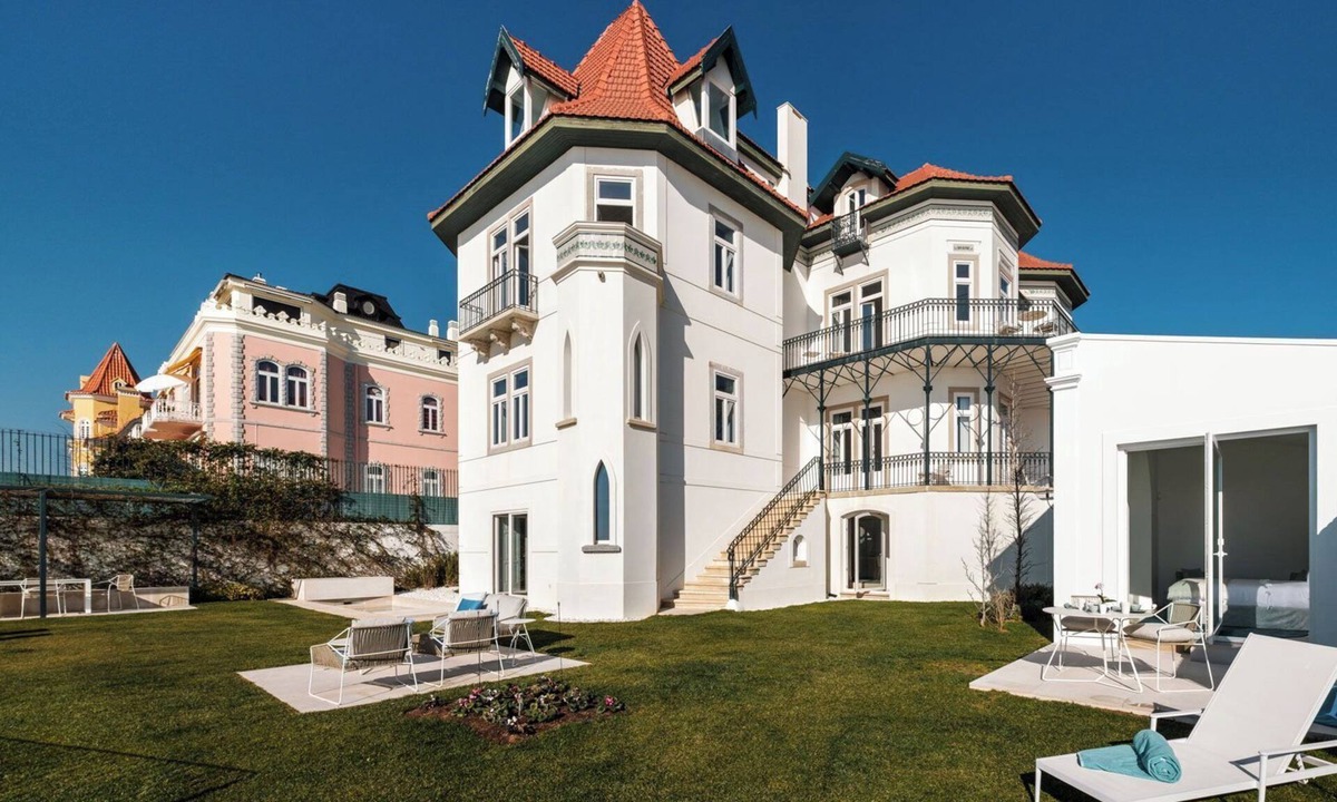 Estoril Villa | Oceanfront Villa in Estoril with Sea Views and Pool