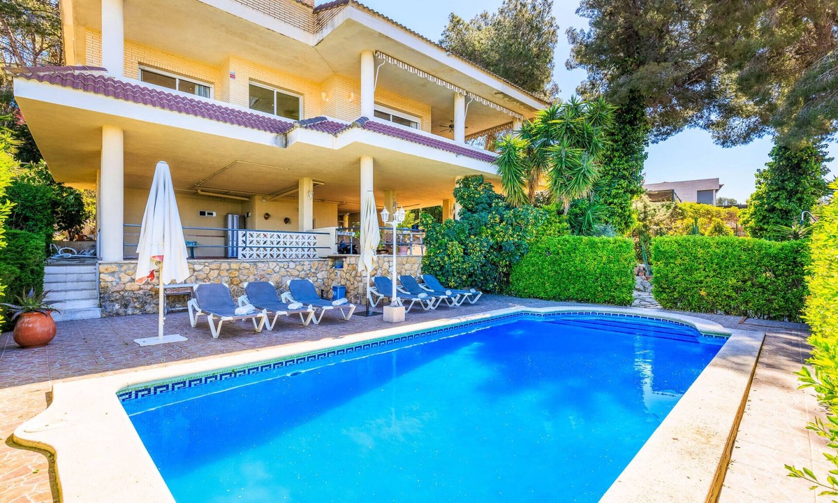 Tamarit Villa | Private Pool & Stunning Mountain Views