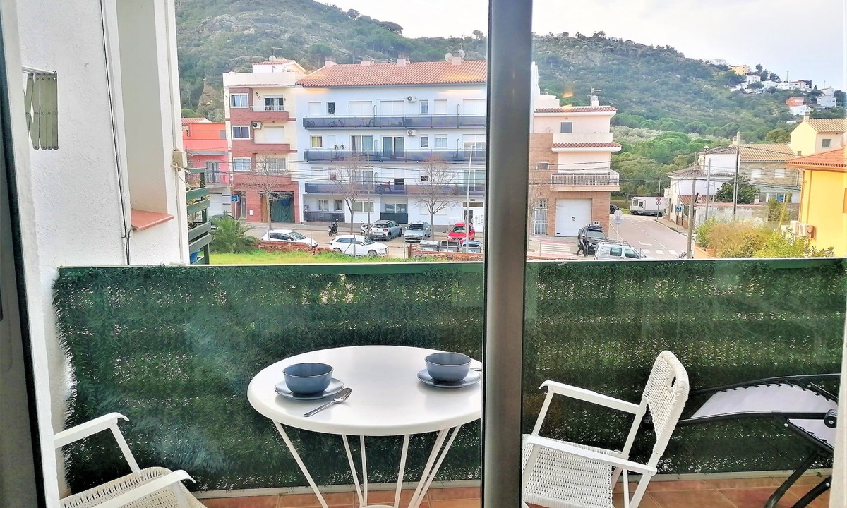 El Mas Oliva Apartment | QUIET AREA TO RIDE A BIKE, GO TO THE POOL