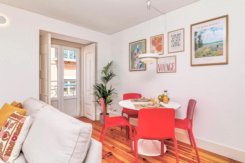 Bairro Alto Apartment | Red Tulip Flat Bright & Colourful by Homeful Homes