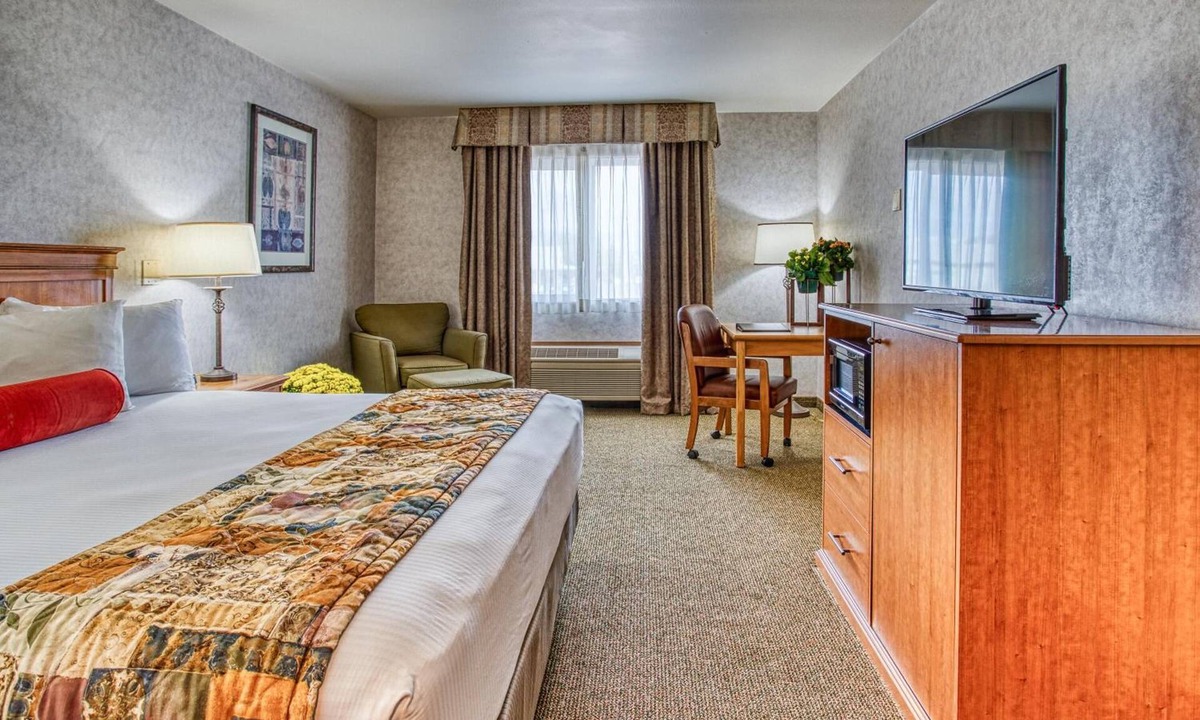 Hines Hotel | Rory & Ryan Inn