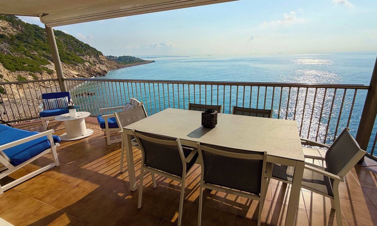 Cap de Salou Apartment | Salou: Beautiful air-conditioned apartment with a 180° ocean view, direct beach access, Wi-Fi, and a garage