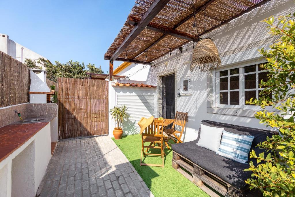 Castelo House | Sesimbra Cozy House BBQ & Terrace - MADA HOUSE's