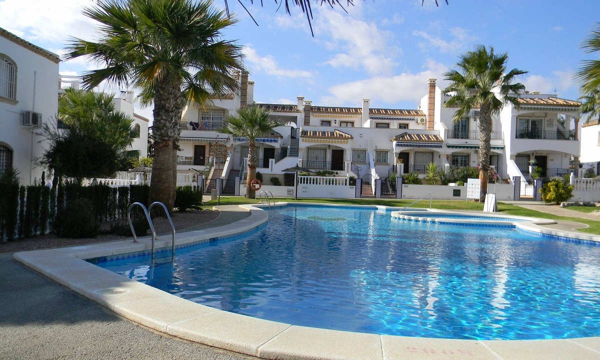 Villamartin Apartment | Stylish 2 Bed Apartment close to all amenities for winter & summer sunshine