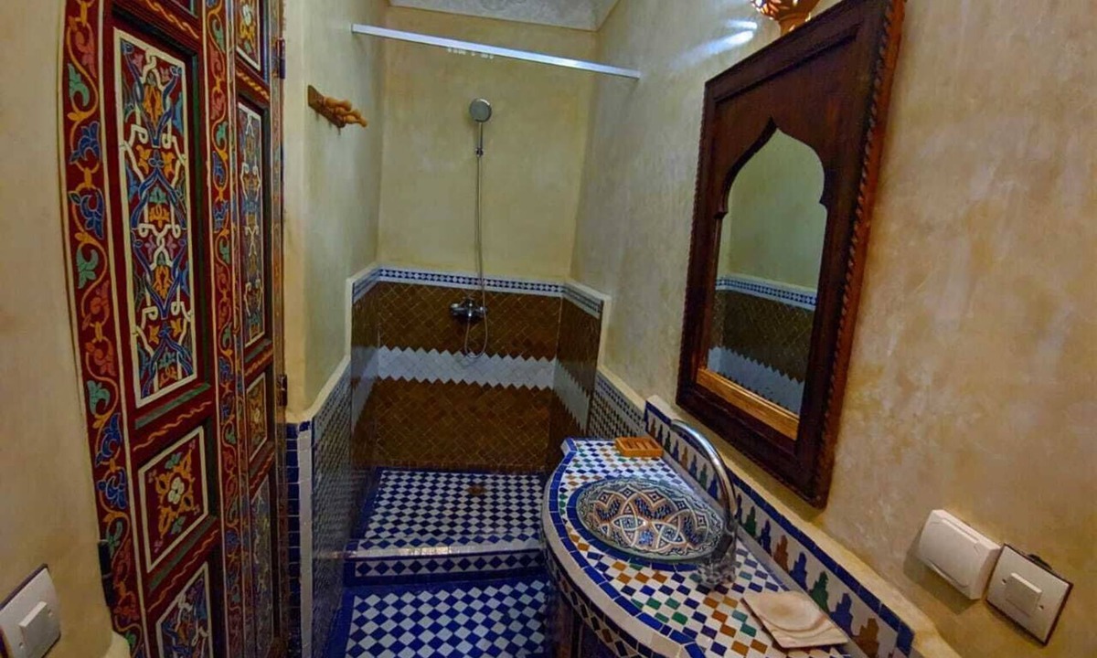 Talaa Hotel | Suite Avec 4lits Dans un Riad Luxueuse a fes