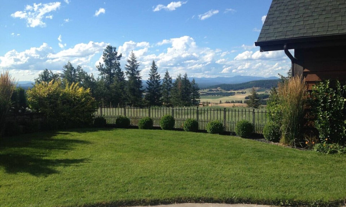 Colbert House | Suite Getaway at Green Bluff w/hot tub, BBQ, private garden and views!