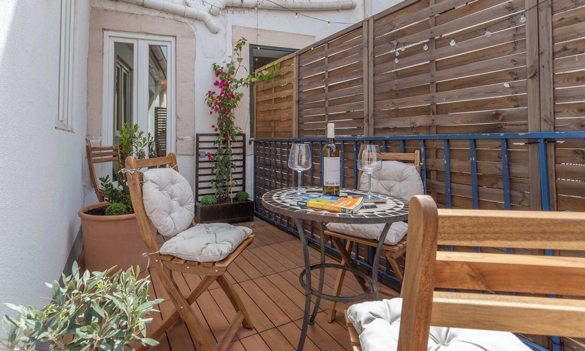 Mouraria Apartment | Sunny 4BR · Terrace · A/C · Near Tram 28