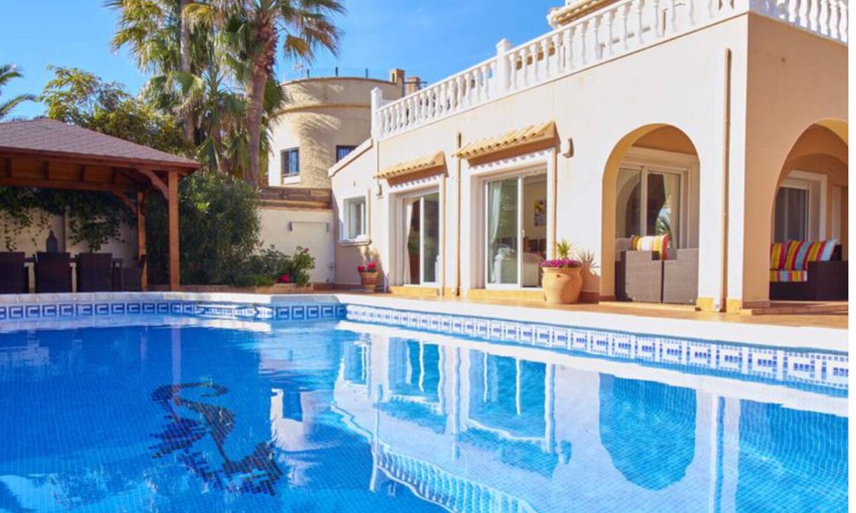 Cabo Roig Villa | Superb luxury Villa With Private Pool, 2 Minute Walk to sandy Blue Flag beach.