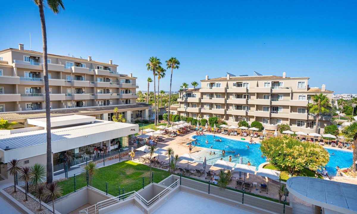 Portimao Apartment | T1 Plaza Resort Condominium with Pool