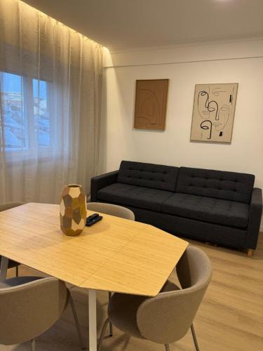 Linda-a-Velha Apartment | The Crow Ajuda Apartment II
