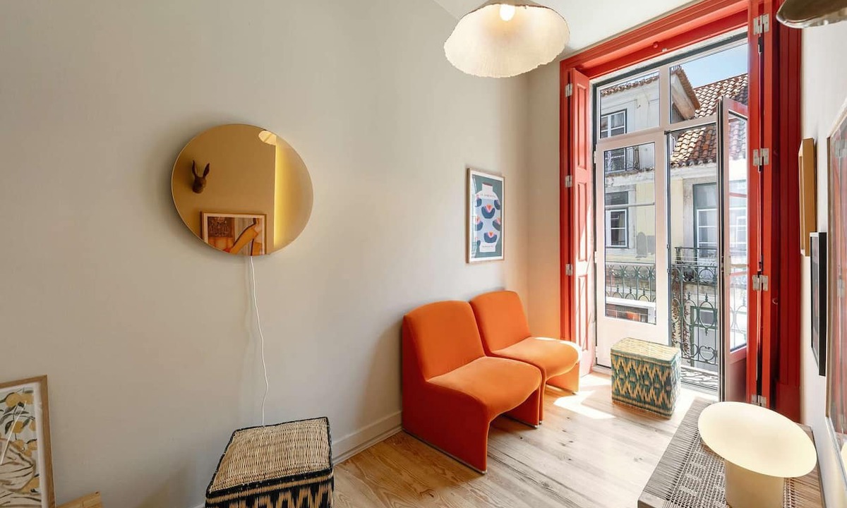 Baixa Apartment | ❤️The Traditional Arts Tribute | Sunny Balcony at Downtown!