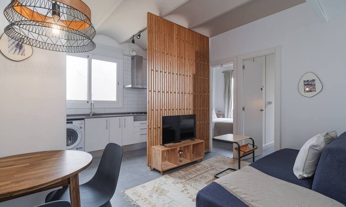 Sants Apartment | This apartment is a 2 bedroom(s), 1 bathrooms, located in Barcelona, Catalunya.
