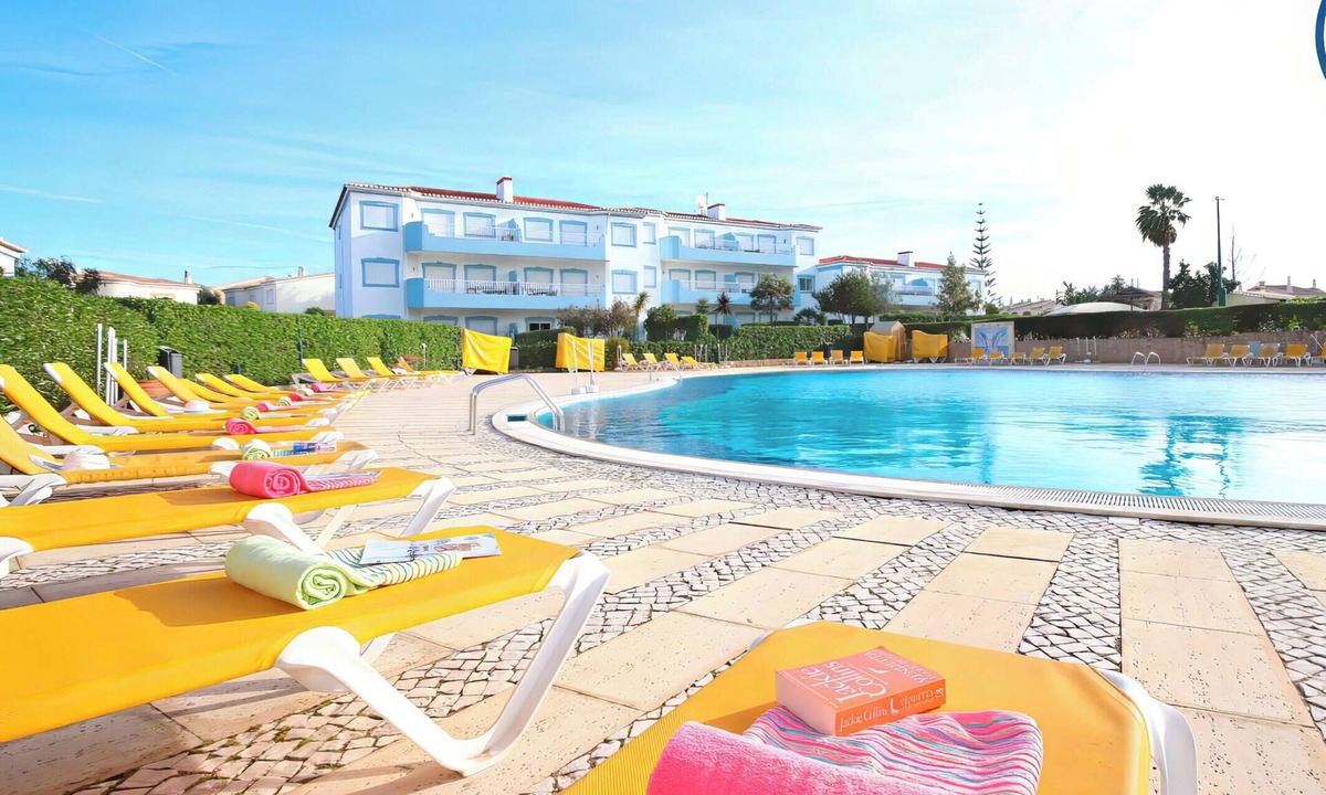 Portimao Ski Chalet | Townhouse pool and jacuzzi in Portimão