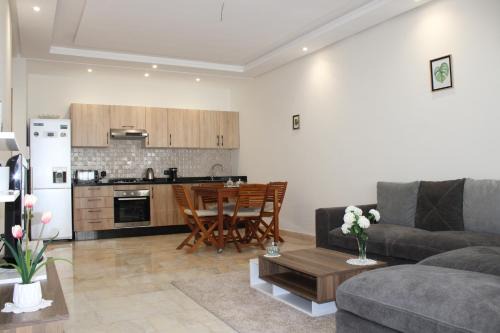 Pont Blondin Apartment | Très Joli rez-de-jardin à 2 min de la plage Les Sablettes