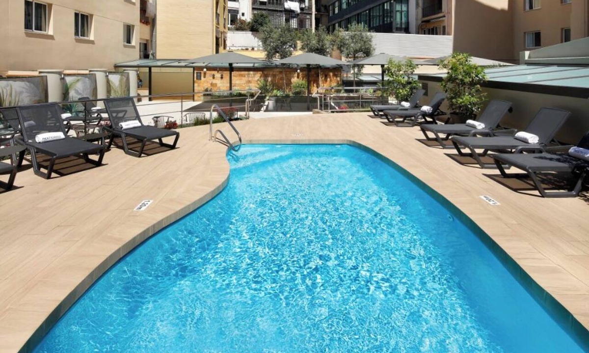 Gothic Quarter Hotel | Triple Room Child | Montblanc | Gothic Quarter | Pool Access
