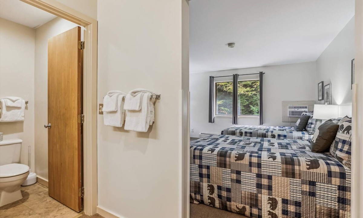 West Bridgewater Hotel | Two Double bed Standard Hotel room 217