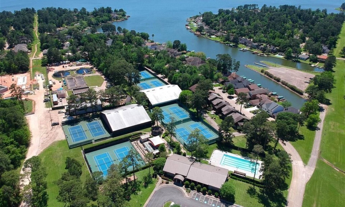 Walden on Lake Conroe Condo | Vacation condo next to the marina and two parks. English and Mandarin speaking