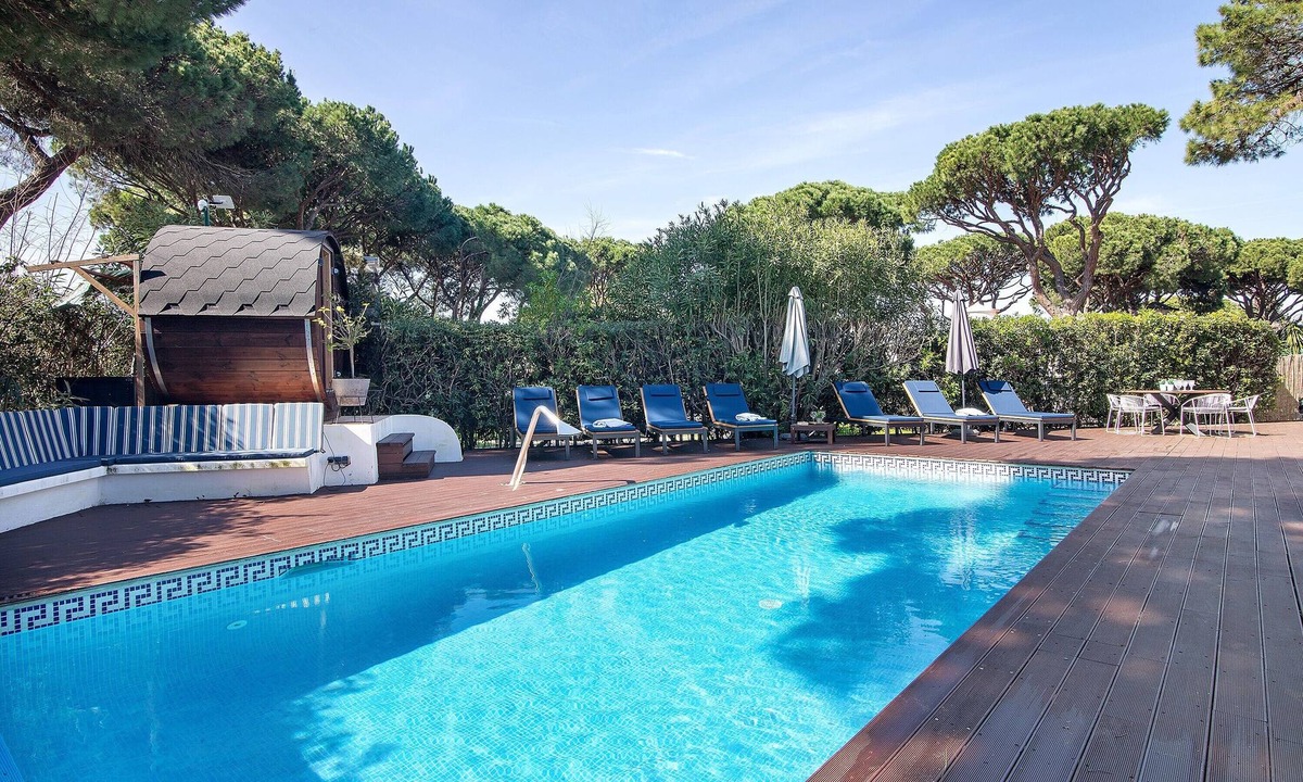 Quarteira Villa | Villa 'Bento Box Family Hub Fitness' with Sea View, Wi-Fi and Air Conditioning