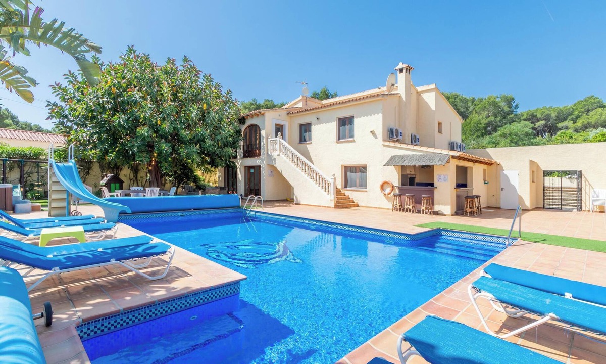 Moravit Villa | Villa "Casa Emilia" with Pool, Garden and Wi-Fi