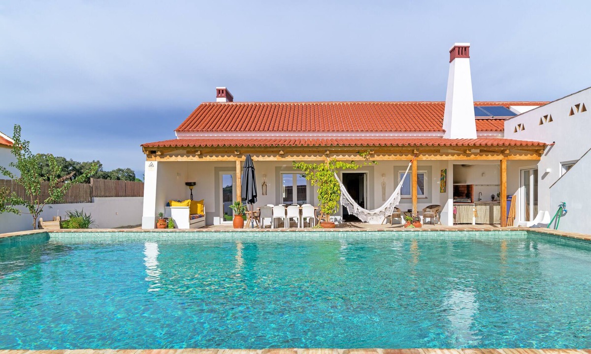 Melides Villa | Villa 'Do Medronheiro' with Private Pool, Rooftop Terrace, and Wi-Fi