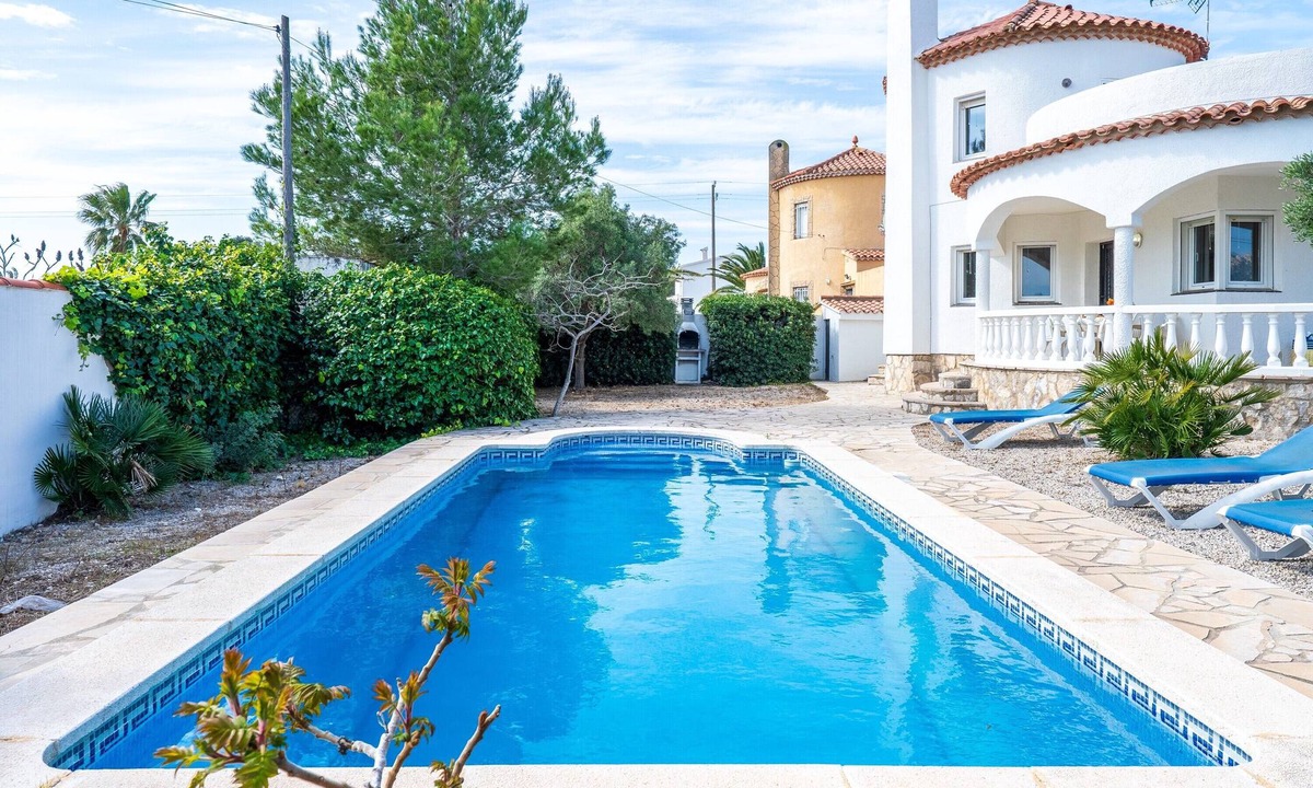 Les Tres Cales Villa | Villa 'Flor' with sea views, private pool and Wi-Fi
