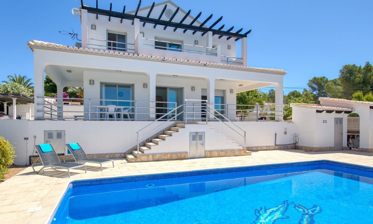 Urbanitzacio la Fustera Villa | Villa 'Fustera' with Private Pool, Wi-Fi and Air Conditioning