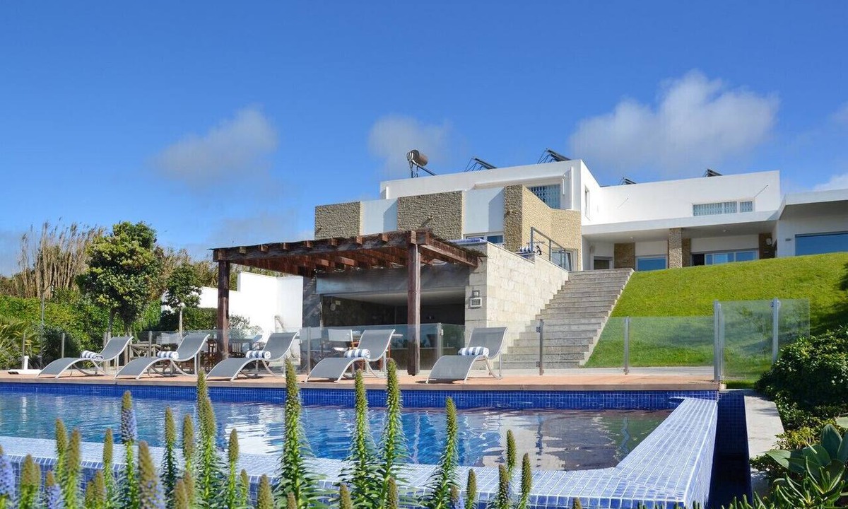 Colares Villa | Villa Isis - Superb villa for 19, with magnificent sea views and two private swimming pools