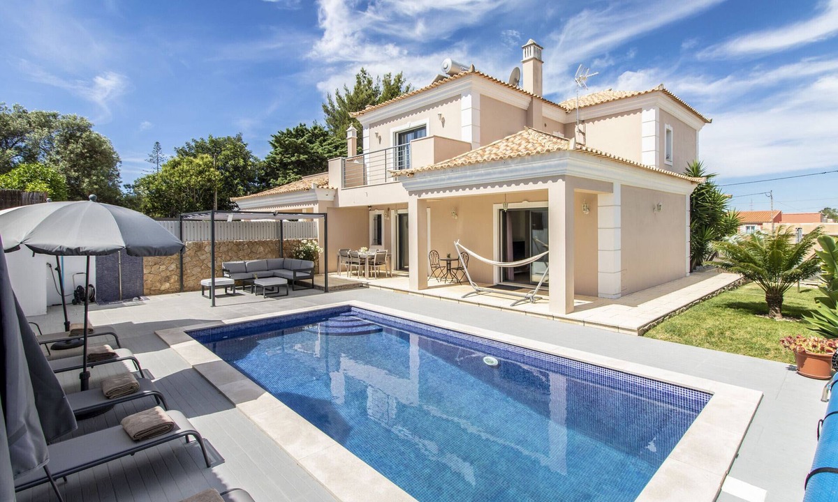 Vale Formoso Ski Chalet | Villa Maya | 3 Bedrooms | Modern | Almancil