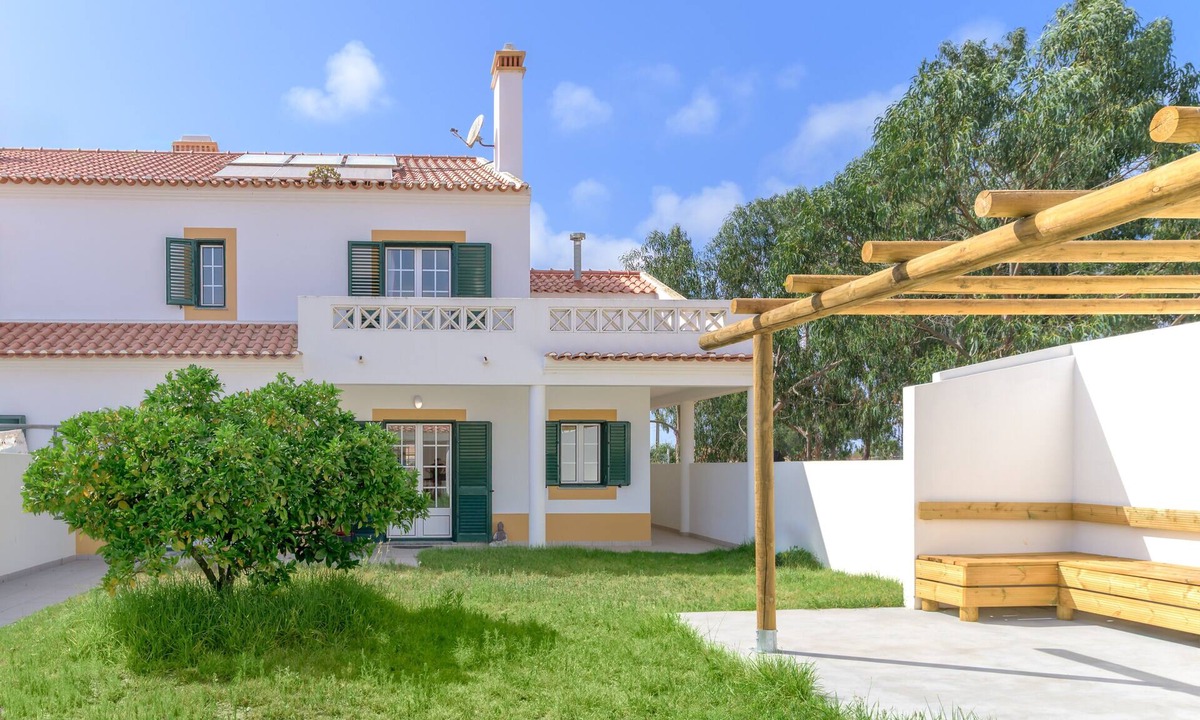 Vila Nova de Milfontes Villa | Villa 'Nelson E Esperanca' with Private Terrace, Private Garden and Wi-Fi