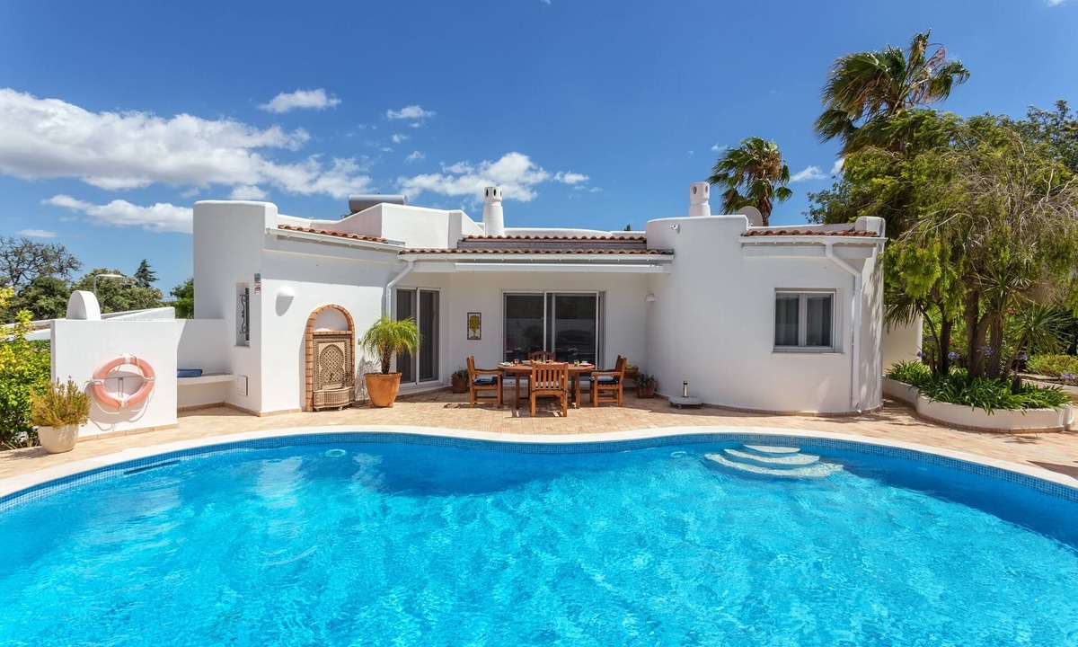 Alcalar Villa | Villa Sagres is a country villa, 3km from the Golf courses and 13km from the beaches
