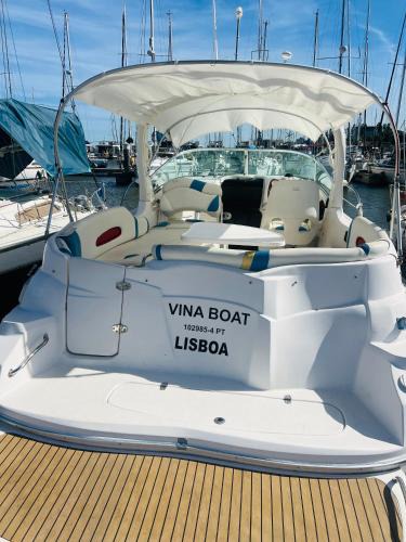 Parque das Nacoes Boat Rental | VINA BOAT - Unique Stay in Lisbon Marina