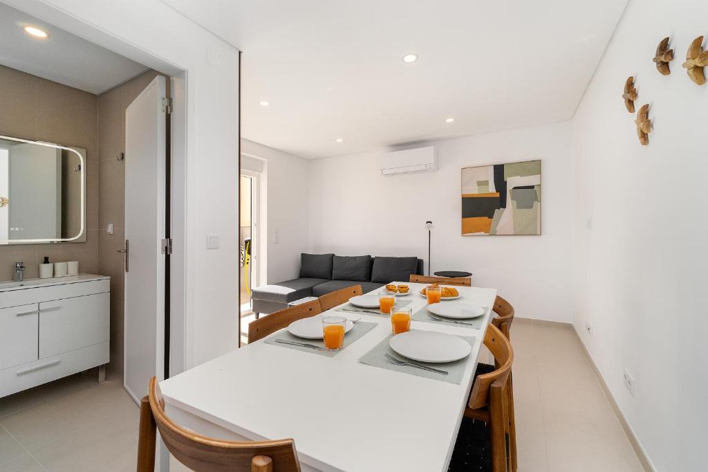 Alges Apartment | WHome Peaceful Algés Family Home away from City Noise