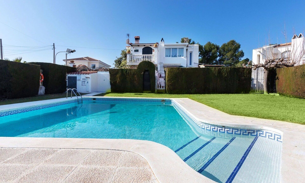 Miami Platja House | Wonderful private villa for 7 guests with WIFI, A/C, pool, TV and patio