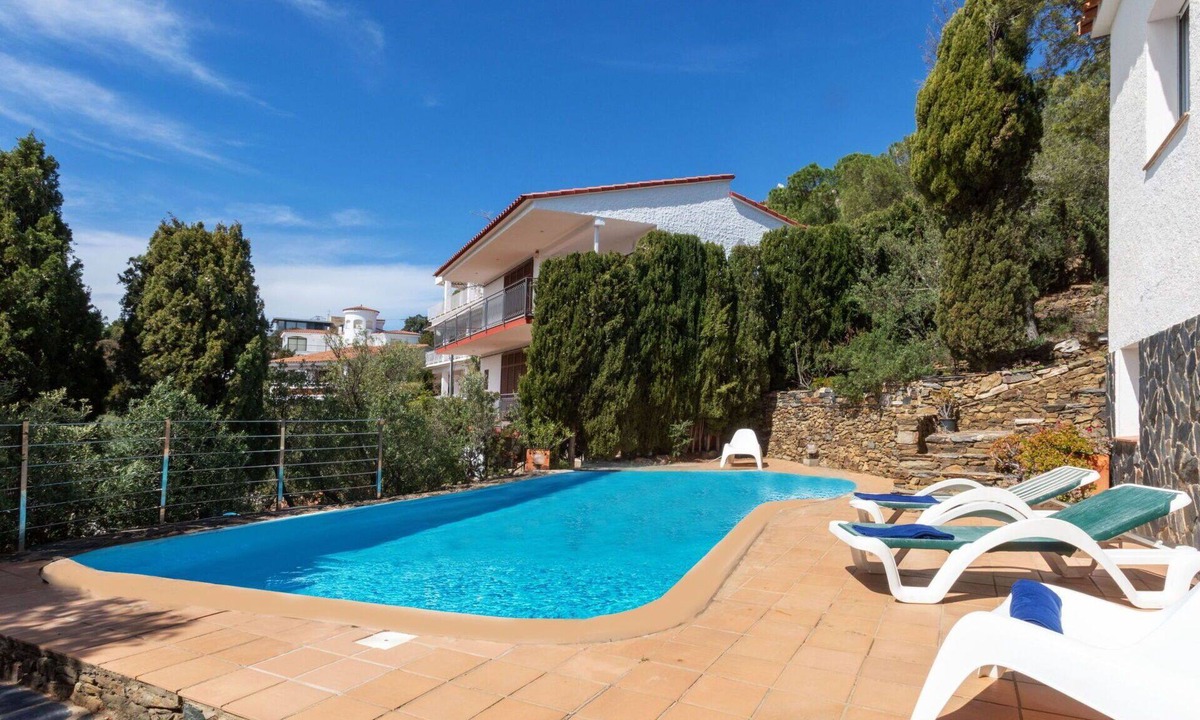 Llanca House | Wonderful private villa for 10 people with WIFI, private pool, TV, terrace and pets allowed